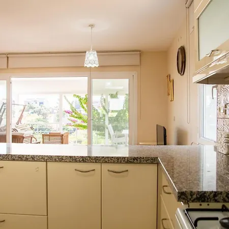 Peaceful House With Refreshing Terrace In * Кешме