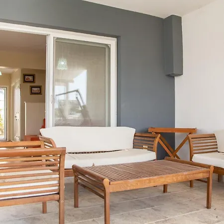Вилла Peaceful House With Refreshing Terrace In Кешме